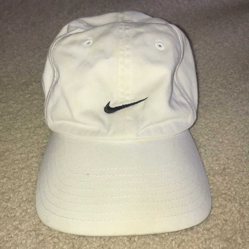 white nike hat
